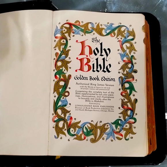 The Holy Bible Golden Book Edition - Picture 6 of 6